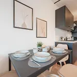 Apartment Malu - Im Zentrum, Kostenloser Parkplatz, Balkon, Netflix, 24h Checkin Ludwigsburg