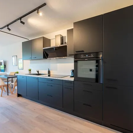 Malu - Im Zentrum, Kostenloser Parkplatz, Balkon, Netflix, 24h Checkin