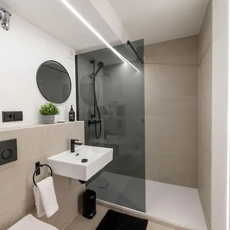 아파트 Malu - Im Zentrum, Kostenloser Parkplatz, Klima, Balkon, Netflix, 24h Checkin *